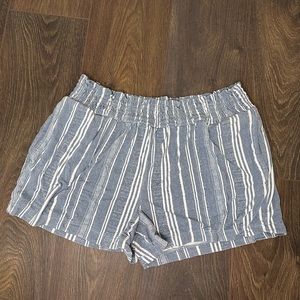 Comfortable short with pockets